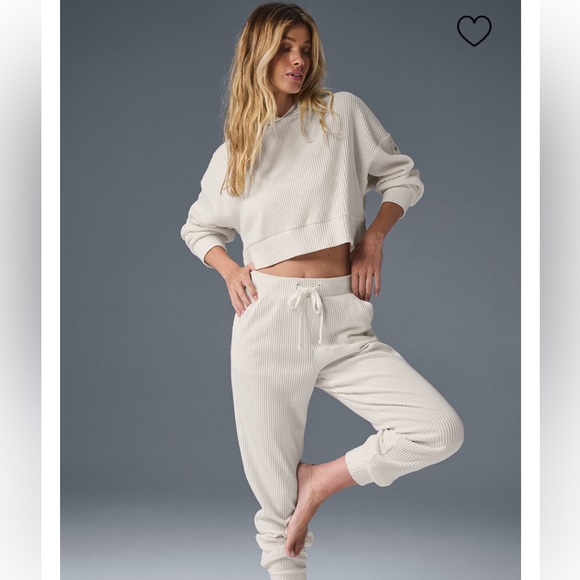 Alo Muse lounge wear set in ivory! Size small! - Picture 1 of 4